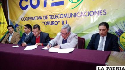 Firma de convenio entre UTO y Coteor R.L. /LA PATRIA
