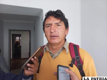 Rodríguez explicó que los padres de familia ya están cansados de pagar a los maestros /LA PATRIA
