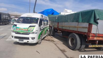 Presumen que el chofer del Volvo cruzó la vía con el semáforo en rojo /LA PATRIA