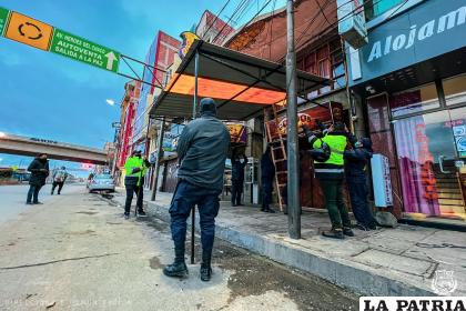 Retiro de estructuras metálicas en la 6 de Agosto y Aroma /GAMO
