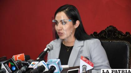 La diputada de CC, Samantha Nogales, durante una conferencia de prensa /OPINI?N