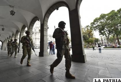 Soldados patrullan en Arequipa /AP Foto /Jose Sotomayor