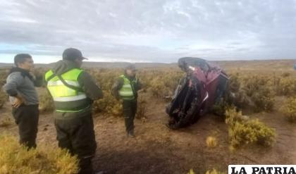 La Policía investiga las causas del vuelco /LA PATRIA