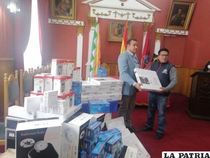 Entrega de equipamientos médicos para el municipio /LA PATRIA