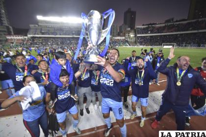 Festejo de los jugadores de Bolívar campeones del torneo Apertura 2022 /APG
