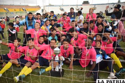 Por segundo año consecutivo Shalon gritó ¡campeón! /LA PATRIA

