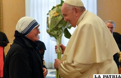 El sumo pontífice entregó regalos y premios a personas destacadas por su caridad /RRSS