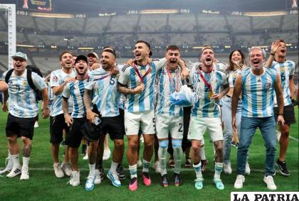 Jugadores de Argentina celebran a lo grande la obtención del título /as.com
