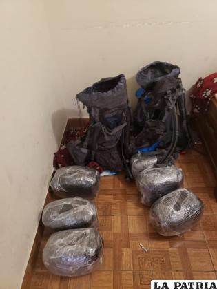 Los extranjeros llevaban droga en sus mochilas  /LA PATRIA