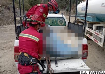 Bomberos traslada los restos óseos a la morgue
/Urgente.bo