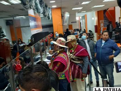 Las autoridades del Conamaq presentaron ayer la denuncia 
/LA PATRIA