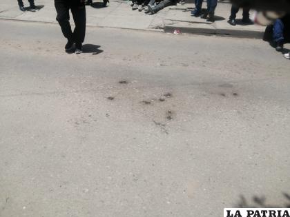 Daños en el asfaltado por la detonación de dinamita /GENTILEZA