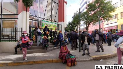 Cooperativistas instalan vigilia fuera del TDJO
/LA PATRIA
