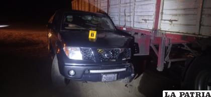 La camioneta tiene daños materiales en su estructura /Tránsito
