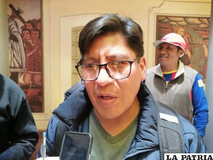 Secretario ejecutivo de la Federación Departamental de Trabajadores Gremiales ??Unidos por Oruro?,
 Eguibar Titichoca