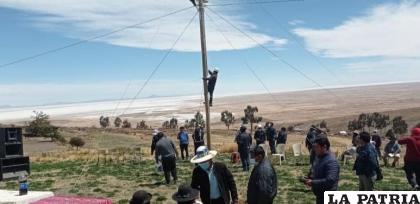 Ya son muchas comunidades que cambiaron las velas por energía eléctrica /GAD-ORU 
