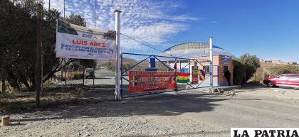 Trabajadores cierran ingreso de Vinto /Archivo
