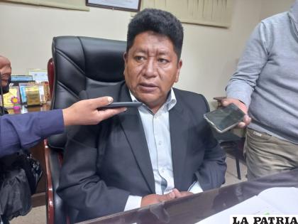 OSCAR COPA
DIRECTOR DEPARTAMENTAL 
DE EDUCACI?N
??A nivel nacional incluso en balances que se ha tenido con los directores departamentales de educación y con los subdirectores, es que todos hemos coincidido en que ha sido fundamental la modalidad presencial para obtener resultados positivos o en este caso obtener el buen porcentaje, como 90 por ciento de aprovechamiento en esta gestión escolar por parte de nuestros estudiantes?. 
