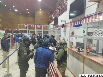 Interpol coordina con el PDI la expulsión de súbditos bolivianos de Chile /LA PATRIA
