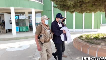Policías cumplen extradición de boliviano a Perú por tráfico de drogas /LA PATRIA