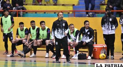 Nelson Pimentel dirigió a dos equipos este año con los cuales logró el título nacional /LA PATRIA
