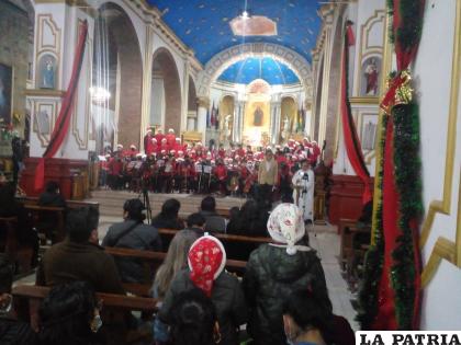 En la última noche de Triduo, mucha gente asistió /Cortesía