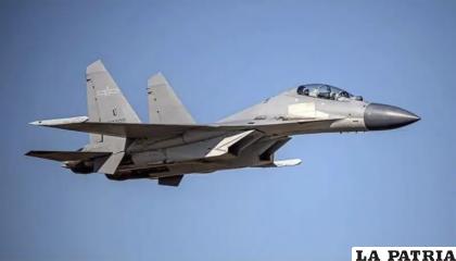 Un avión de combate chino PLA J-16, en una locación desconocida /Ministerio de Defensa de Taiwán via AP