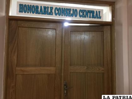 La sesión se realizó a puerta cerrada sin el ingreso de la prensa deportiva /LA PATRIA

