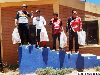 Al margen de trofeos y medallas, se entregaron presentes a los deportistas /LA PATRIA