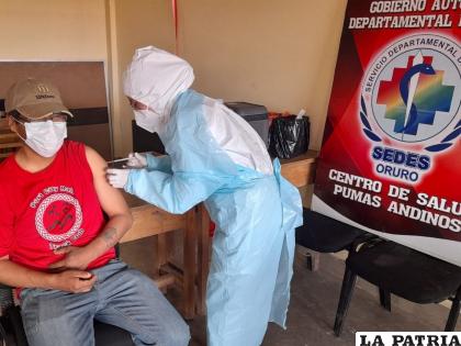 Vacunación Covid-19 en Oruro /SEDES
