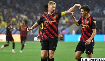 Kevin De Bruyne a Julián Álvarez son compañeros en el Manchester City /ole.com