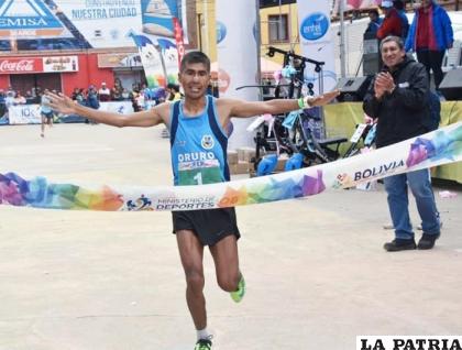 Daniel Toroya es otro de los atletas que apunta estar en Paris 2024 /LA PATRIA
