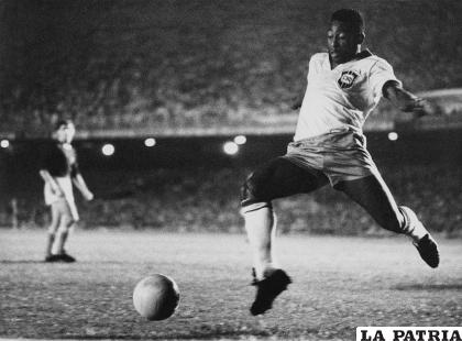 Pelé a sus 17 años anotó y ganó un Mundial en Suecia 1958 
/elobservador.com