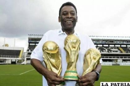 Pelé se ha convertido en el único futbolista que ganó tres títulos Mundiales /elobservador.com