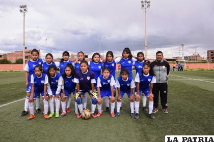 Atlético Hermandad formado por jóvenes guerreras que llevaron a su elenco hasta la final /LA PATRIA