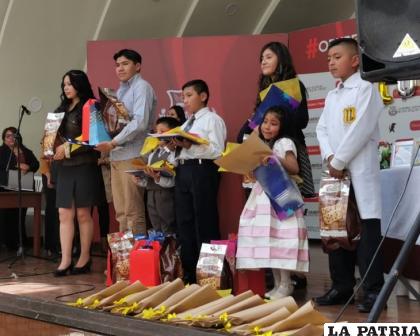 Algunos de los ganadores del III Concurso Nacional de Poesía Virtual ??No a la Violencia? 
/LA PATRIA