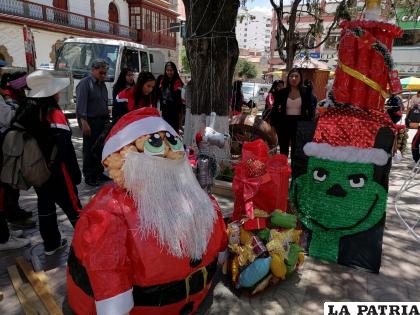 Los adornos fueron elaborados con material reciclado /LA PATRIA
