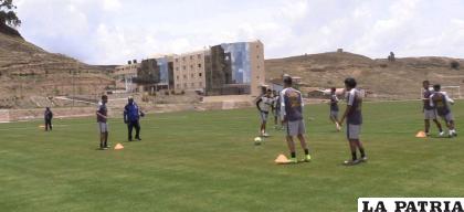El plantel orureño hizo una sesión de entrenamiento en el CAR de Huarina /club GV San José