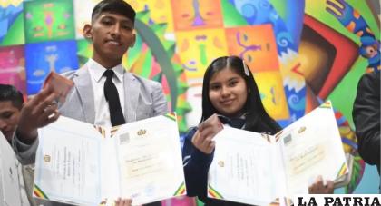 Bachilleres recibirán sus diplomas a partir del 12 de diciembre / RRSS