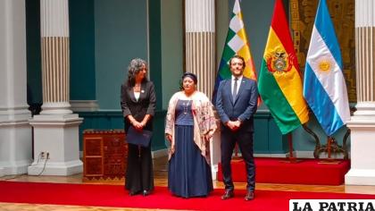Embajador argentino es condecorado por el Gobierno boliviano /LA PATRIA