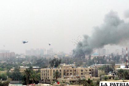 Foto de archivo de un ataque contra la fortificada Zona Verde de Bagdad /EPA /FALEH KHEIBER