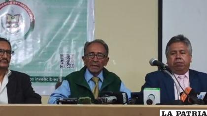Los profesionales de La Paz en una reunión /ANF