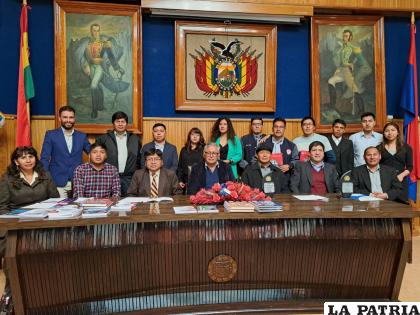 Entrega de reconocimientos a ganadores de Feria de Ciencia y Tecnología /UTO 

