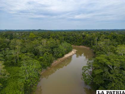 Imagen tomada con un dron muestra el río Tiputini en la comunidad Guiyero, el 29 de noviembre de 2022 en el Parque Nacional Yasuní (Ecuador) /EFE /José Jácome /Archivo