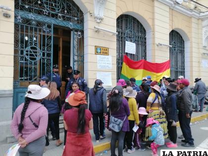 Piden permiso para que comerciantes eventuales se asienten en áreas verdes /LA PATRIA
