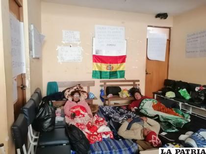 Trabajadores en salud persisten en su medida de presión /LA PATRIA
