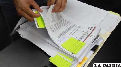 La investigación continua tras hallar a 123 estudiantes que se graduaron con documentación irregular / El Deber