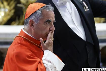 El cardenal Angelo Becciu durante una ceremonia en la basílica de San Pedro en el Vaticano, el 27 de agosto 2022 /EFE