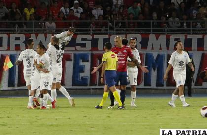 Bolívar da un paso fundamental para lograr el título de este torneo /APG