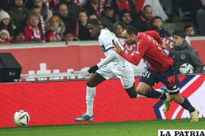 PSG no pudo mantener la diferencia y terminó empatando con el Lille /EFE